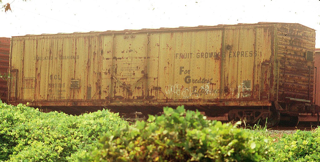 SCL 593188 Fruit Growers express insulated box car